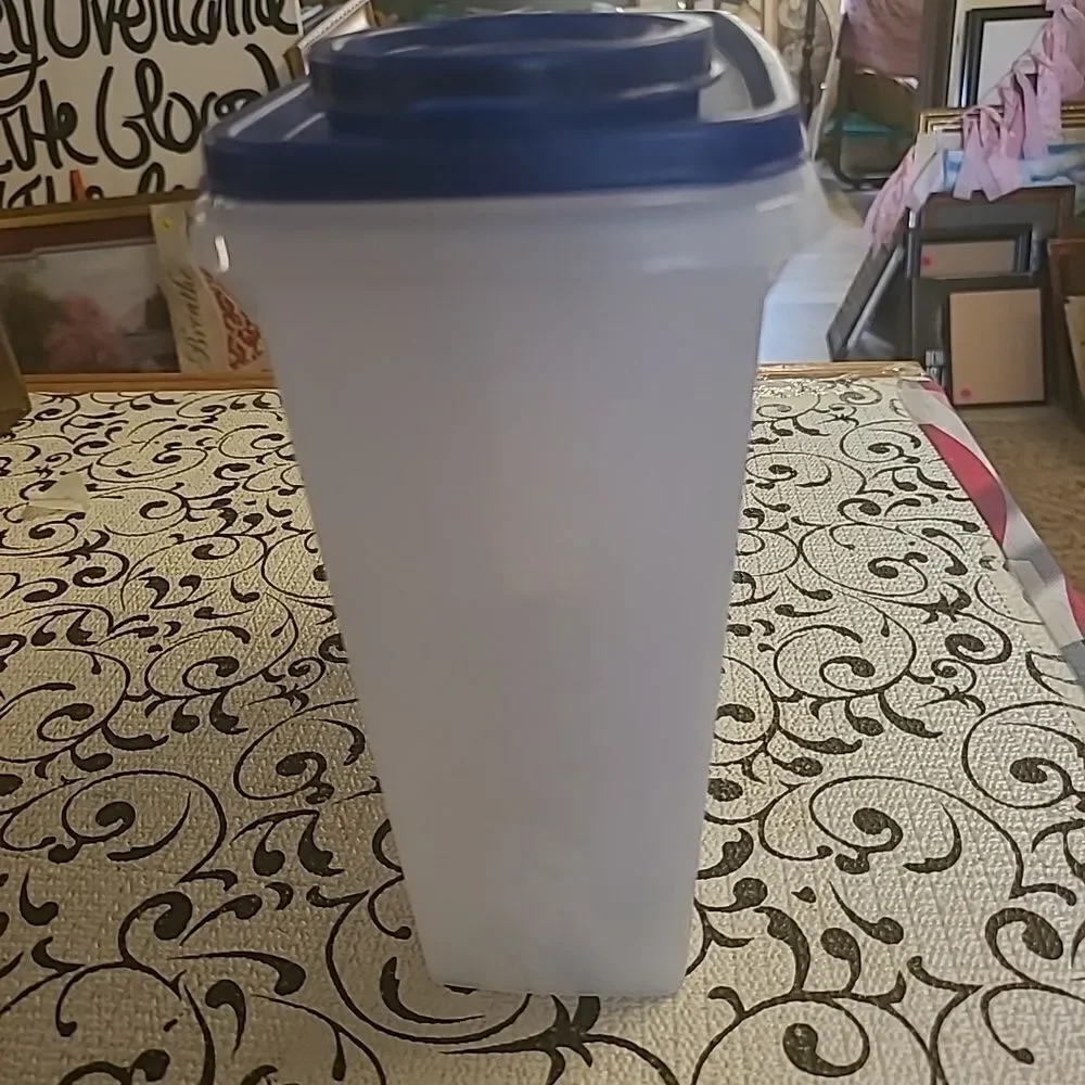 Tupperware  Cereal Dispenser